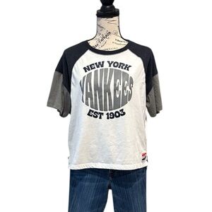 NEW ERA New York Yankees Graphic Crop T-Shirt Sz L